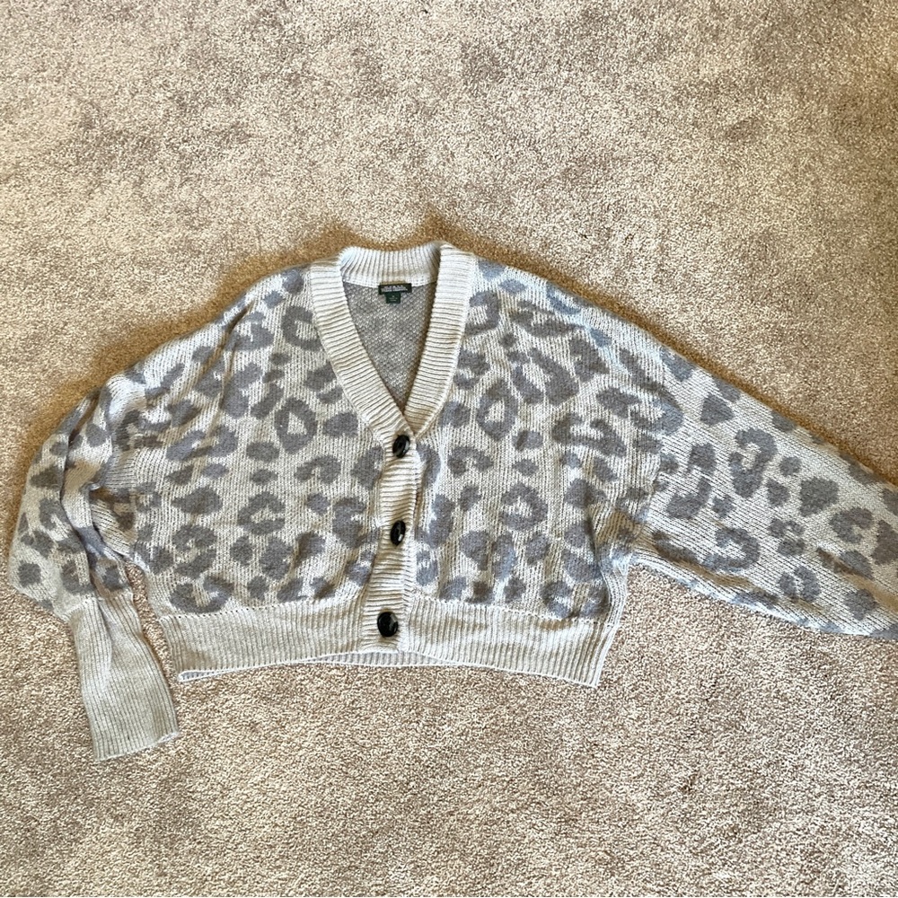 grey animal/cheetah print button up cardigan